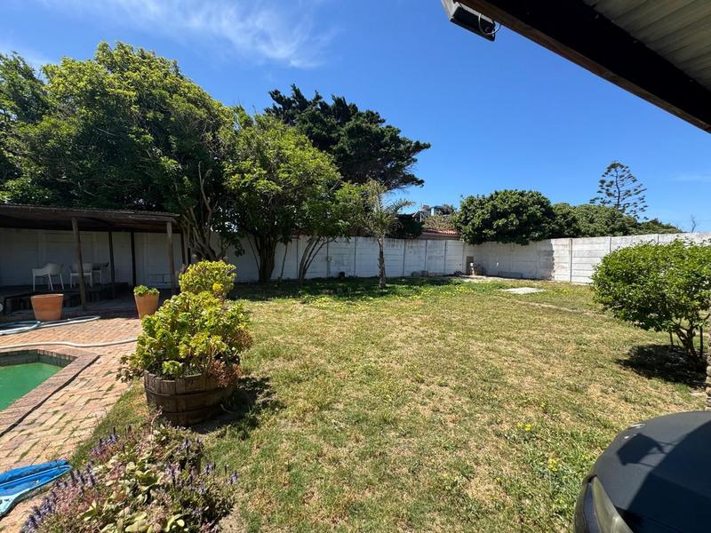 3 Bedroom Property for Sale in Zeekoevlei Western Cape